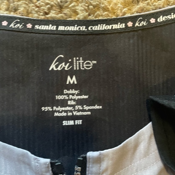 Scrub tops - Picture 4 of 5